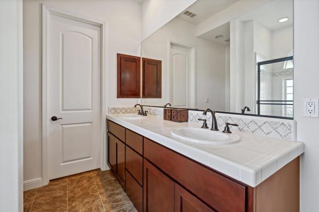 80143 Miramonte Lane, La Quinta CA: https://media.crmls.org/mediaz/8ae18664-0ec7-423c-8eb1-4caec3adf159.jpg