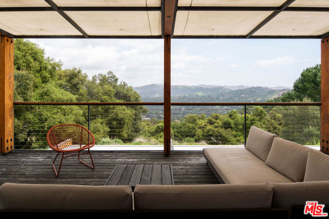 22575 Monte Vista Drive, Topanga CA: https://media.crmls.org/mediaz/8ae1d8b4-3ea4-4527-96b3-a51cd3fdebb2.jpg