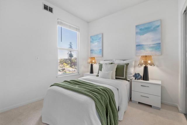 655 12th Street, Oakland CA: https://media.crmls.org/mediaz/8ae24409-9455-416a-807e-020daae4a427.jpg