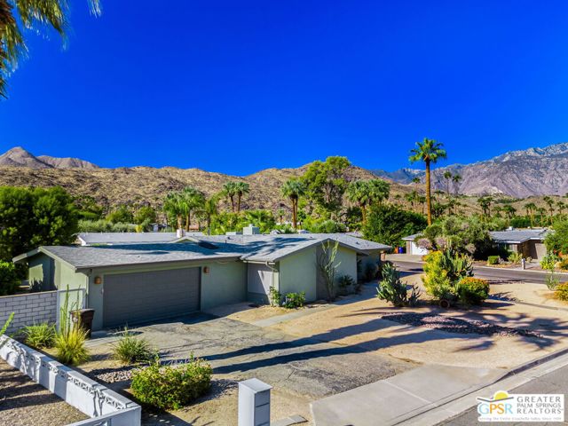 5111 E Bobolink Lane, Palm Springs CA: https://media.crmls.org/mediaz/8ae24e48-0e9d-478f-9157-655cb089a65e.jpg