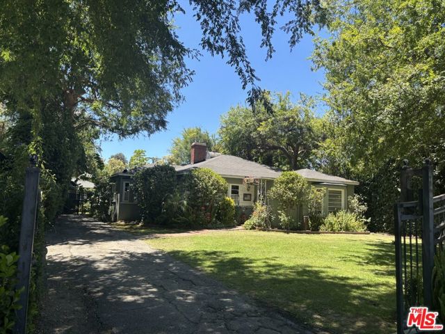 12144 Blix Street, Valley Village CA: https://media.crmls.org/mediaz/8ae251e7-a468-4817-a4ee-4a02e94c687d.jpg