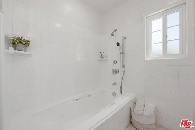 3588 Helms Avenue, Culver City CA: https://media.crmls.org/mediaz/8ae2b26f-e2bc-4eb5-9634-55efcc923b41.jpg
