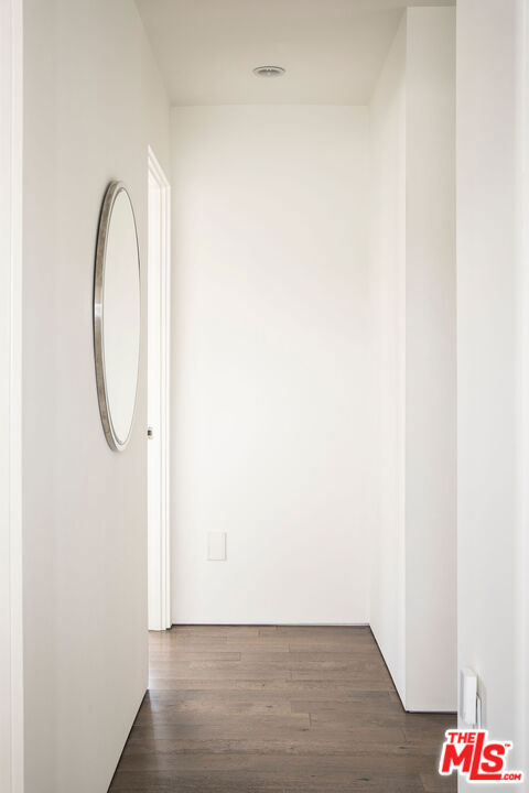 https://media.crmls.org/mediaz/8ae3fa07-9f29-4292-b98b-96d6566ca044.jpg?preset=X-Large