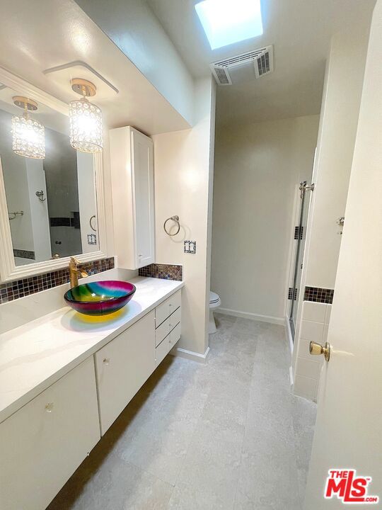 4915 Tyrone Avenue, Sherman Oaks CA: https://media.crmls.org/mediaz/8ae43253-db82-46fb-aefd-3e7199eb136c.jpg