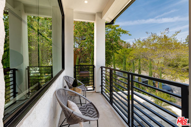 2565 Patricia Avenue, Los Angeles CA: https://media.crmls.org/mediaz/8ae5adee-3724-4f31-adfb-e88706217847.jpg