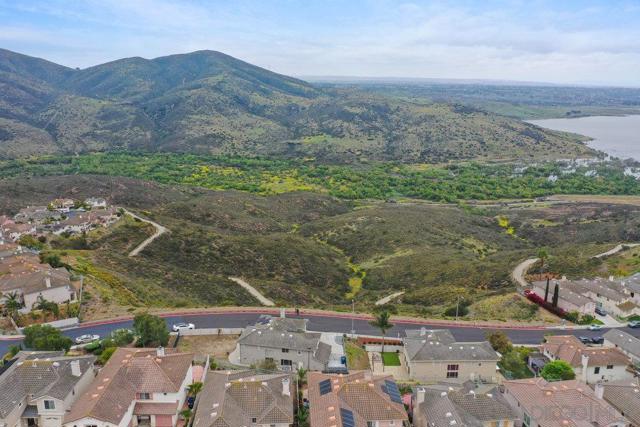 2176 Pointe Pkwy, Spring Valley CA: https://media.crmls.org/mediaz/8ae5c4f8-b4e7-4da8-ae38-7e6a146d99e6.jpg