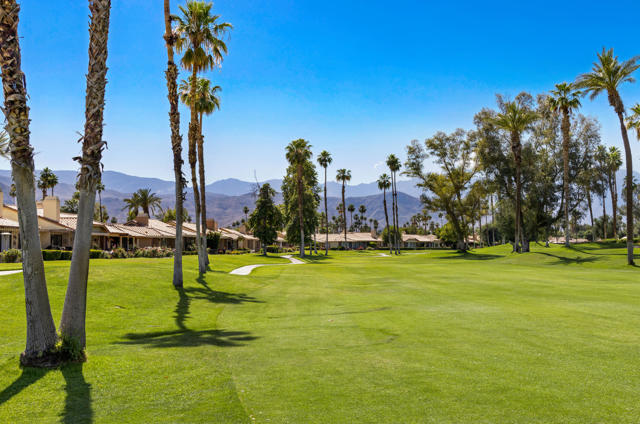428 Sierra Madre S, Palm Desert CA: https://media.crmls.org/mediaz/8ae6dfba-7909-4696-921e-def8ea4346ff.jpg