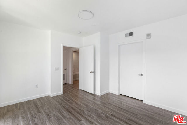 5750 E Hollywood Boulevard, Los Angeles CA: https://media.crmls.org/mediaz/8ae702ed-1037-4a18-94af-830f4637583b.jpg