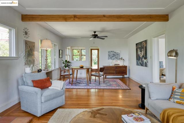 2901 Monticello AVE, Oakland CA: https://media.crmls.org/mediaz/8ae85223-2583-4350-8df9-e7b92ec6dccd.jpg