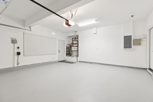 5 Cornelius Sq, Alameda CA: https://media.crmls.org/mediaz/8ae8557e-e1f8-402e-829e-bc7a1414dacc.jpg