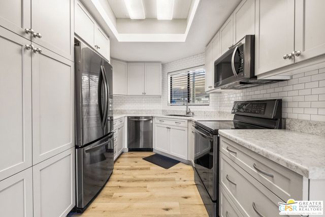 255 S Avenida Caballeros, Palm Springs CA: https://media.crmls.org/mediaz/8ae8efb9-611d-4fb5-804f-fcda97e3a853.jpg