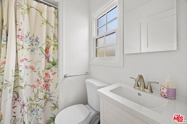 2411 St George Street, Los Angeles CA: https://media.crmls.org/mediaz/8ae8fee2-0134-459b-a7c2-11a144618528.jpg