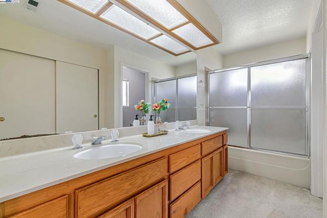 Image 32 of 58 For 42210 Live Oak Cir