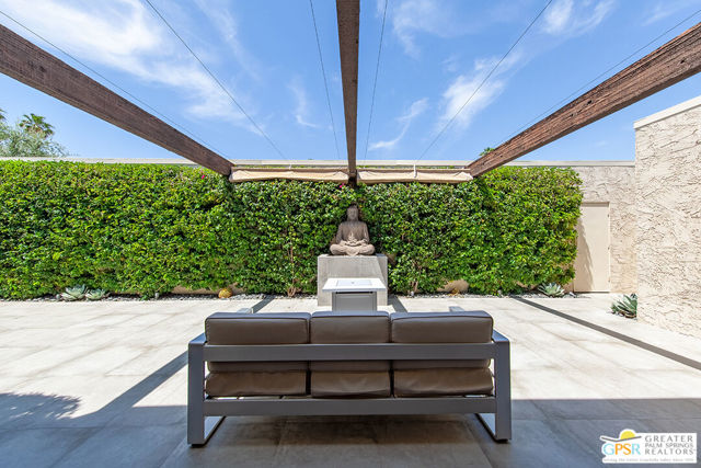 431 N Calle Rolph, Palm Springs CA: https://media.crmls.org/mediaz/8ae938d8-5317-41c3-91eb-ee6980664b01.jpg