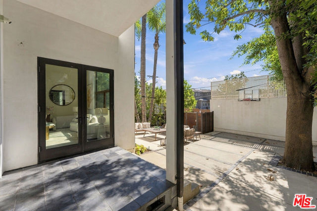 10844 Rochester Avenue photo 43
