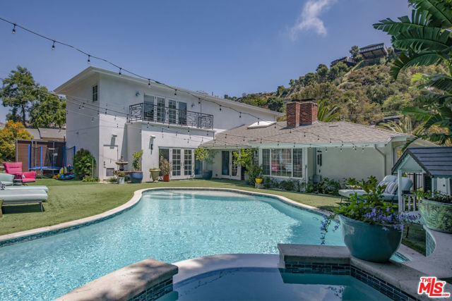 2241 Betty Lane, Beverly Hills CA: https://media.crmls.org/mediaz/8ae9b5d2-a951-4082-995b-936cb26b4492.jpg