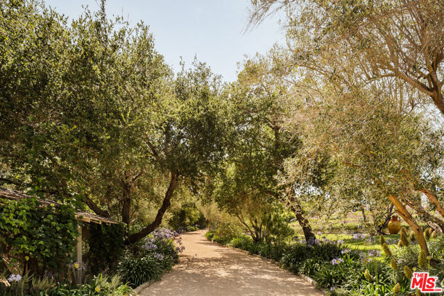 848 Picacho Lane, Santa Barbara CA: https://media.crmls.org/mediaz/8ae9c3b8-8c8b-40a7-9900-53d9bbe86854.jpg