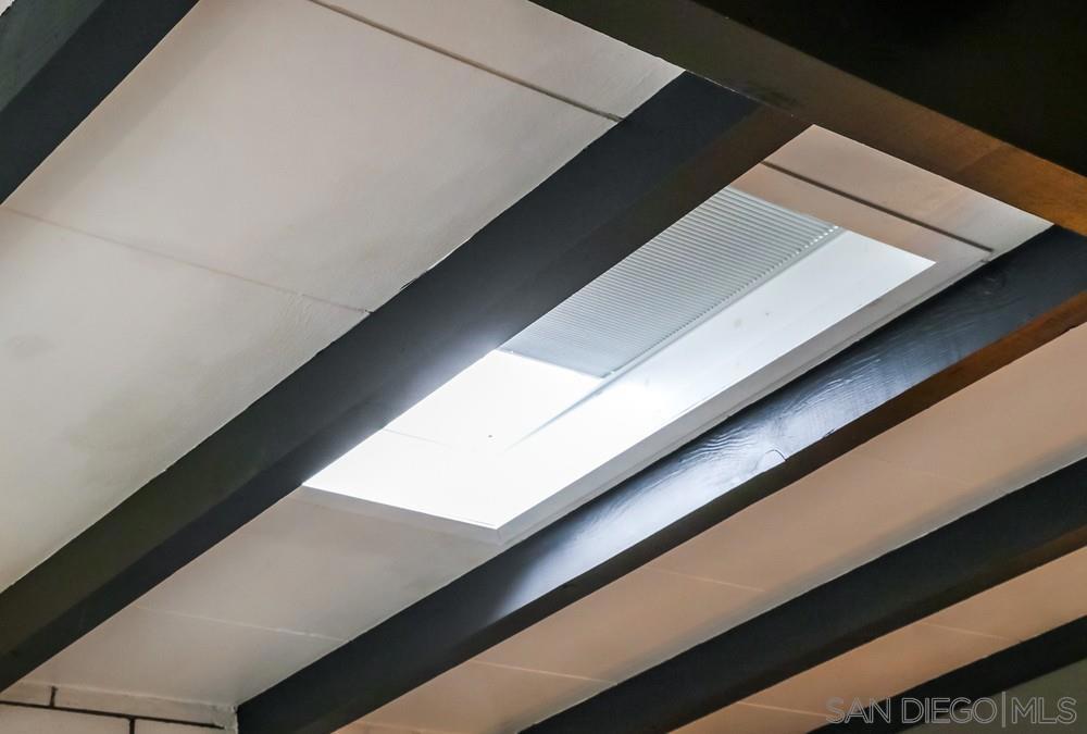 https://media.crmls.org/mediaz/8aea8b59-8d42-439d-92ce-4527a1ce9531.jpg?preset=X-Large
