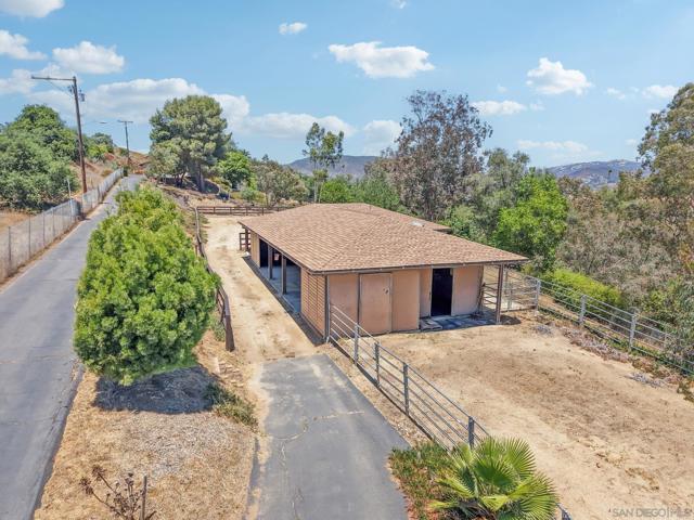 974 Via Hillview, Fallbrook CA: https://media.crmls.org/mediaz/8aeadac9-03e6-48af-94af-c4f6014a0b82.jpg