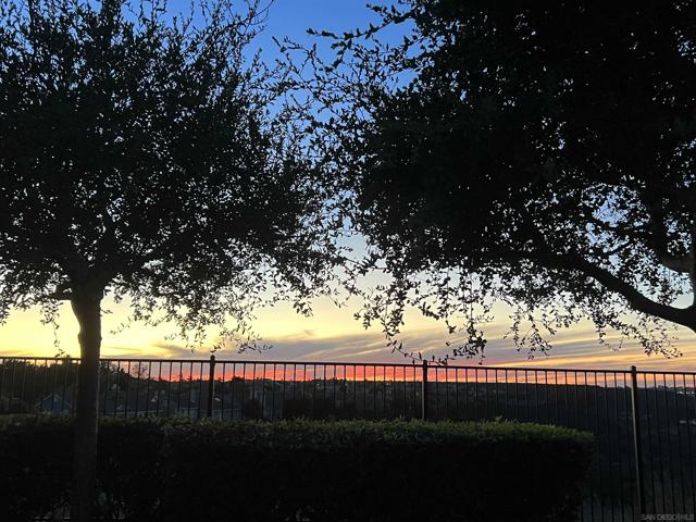 10637 Golden Willow Tr, San Diego CA: https://media.crmls.org/mediaz/8aeae4d8-1292-4910-ab9c-6633e29043c1.jpg