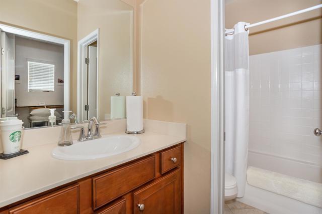 3753 Bergen Peak Place, Carlsbad CA: https://media.crmls.org/mediaz/8aeb40f2-a1e8-4867-8f91-3c3b24cd1648.jpg