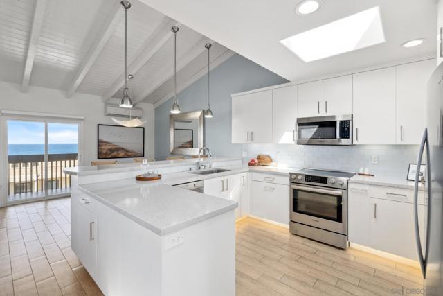 429 S Sierra Ave, Solana Beach CA: https://media.crmls.org/mediaz/8aebb4d7-adc3-4a4f-a170-f67648261e79.jpg