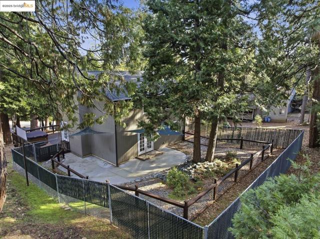 2136 Silver DR, Arnold CA: https://media.crmls.org/mediaz/8aebd957-5f06-40f2-9730-9b822b8ed787.jpg