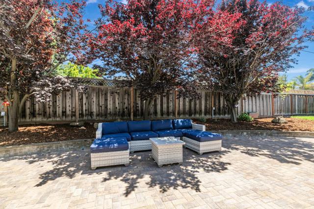 2739 Saint Giles Lane, Mountain View CA: https://media.crmls.org/mediaz/8aebf86e-0a5e-4791-8d96-64d2271ff6d9.jpg