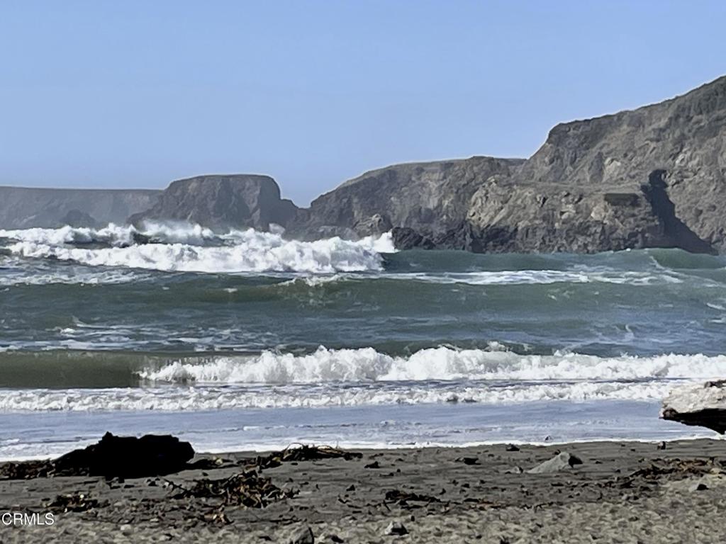 https://media.crmls.org/mediaz/8aec24b3-b1d8-4714-af21-2e374b6cfded.jpg?preset=X-Large