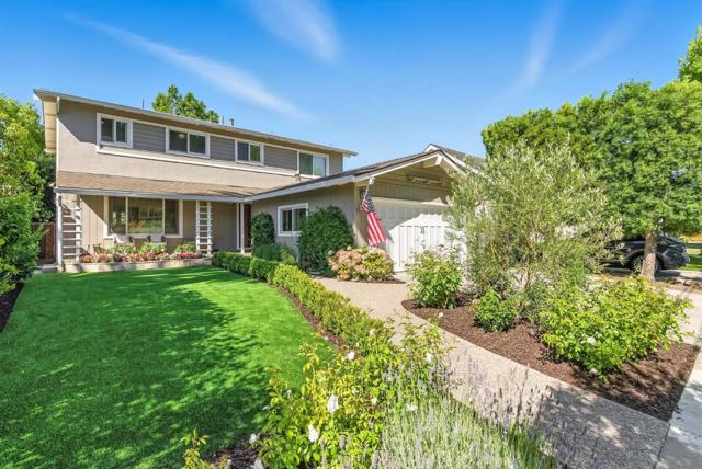 1427 Paloma Avenue, Burlingame CA: https://media.crmls.org/mediaz/8aec4107-25af-4a7b-855e-efe0178561c3.jpg