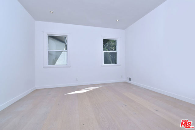 14892 Jadestone Drive, Sherman Oaks CA: https://media.crmls.org/mediaz/8aec88b8-8016-492a-b720-f9d5113d0022.jpg