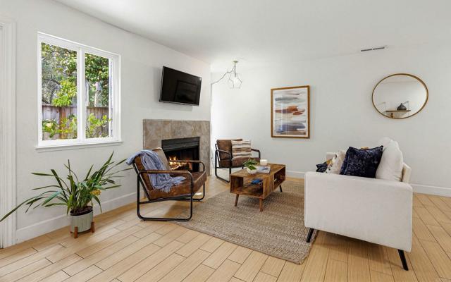 Detail Gallery Image 8 of 36 For 2927 Leotar Cir, Santa Cruz,  CA 95062 - 3 Beds | 2/1 Baths