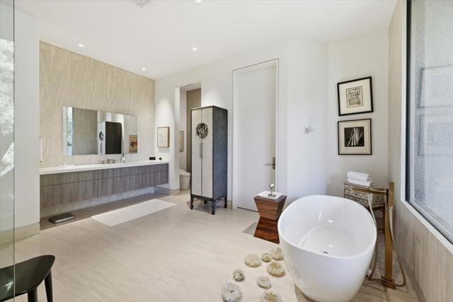 102 Waterford Circle, Rancho Mirage CA: https://media.crmls.org/mediaz/8aecef78-38f1-4e5d-a0c2-1ebba545a860.jpg