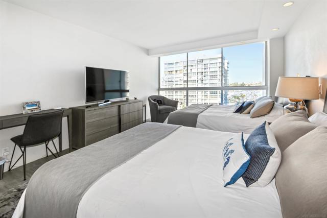 1780 Avenida Del Mundo, Coronado CA: https://media.crmls.org/mediaz/8aed274c-f211-444c-bb42-383e44e17365.jpg