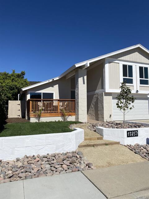 13837 Paseo Cardiel, San Diego CA: https://media.crmls.org/mediaz/8aed4363-fa00-48bc-a365-9b6f1520284b.jpg