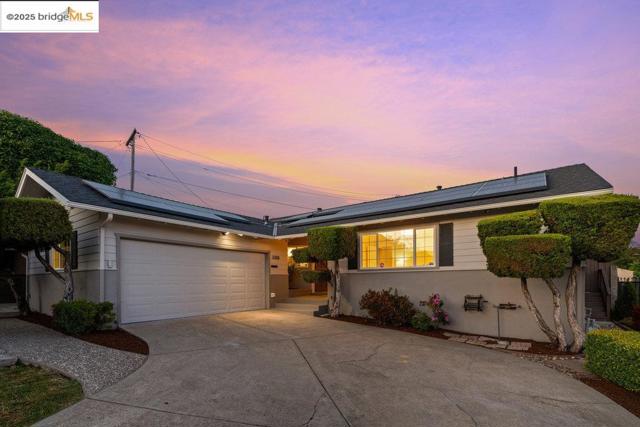 3308 Ahern CT, Richmond CA: https://media.crmls.org/mediaz/8aedce04-ee9c-41ac-9c73-2cff5a2ef56a.jpg