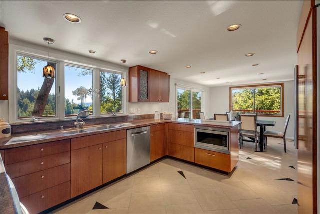 17337 Debbie Road, Los Gatos CA: https://media.crmls.org/mediaz/8aee0964-afb7-4689-9f71-2f6ed62bdea9.jpg