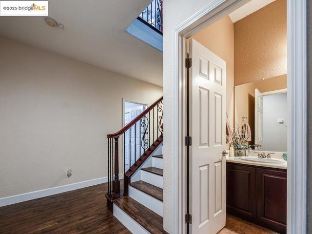 10 Da Vinci Ct, Oakley CA: https://media.crmls.org/mediaz/8aee3a36-b814-4931-8780-f36ff0c8c827.jpg