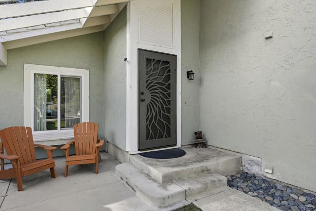 7925 Calle Madrid, Carlsbad CA: https://media.crmls.org/mediaz/8aee4fb8-0d80-4b11-aa3e-e03a87b2fd44.jpg