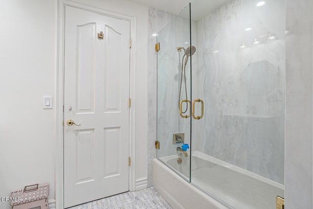 848 Greenridge Drive, La Canada Flintridge CA: https://media.crmls.org/mediaz/8aee4fcf-2c99-491b-8932-ca6b3f7d712c.jpg