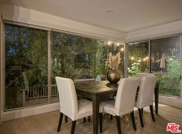 4108 Valley Vista Court, Sherman Oaks CA: https://media.crmls.org/mediaz/8aee77f0-feca-46af-9fed-d2184212cf96.jpg