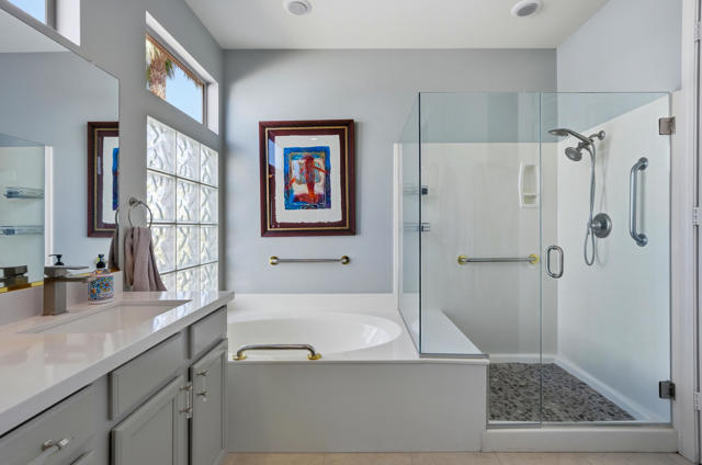 36531 Tallowood Drive, Palm Desert CA: https://media.crmls.org/mediaz/8aef04fc-4250-426b-87cb-7c55216485e9.jpg