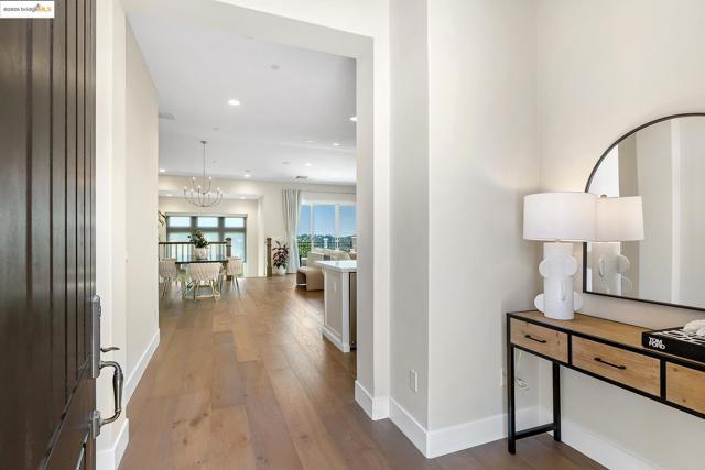 63 Tomcat Way, Orinda CA: https://media.crmls.org/mediaz/8aef0e84-14af-46c4-a411-bdb5421bc31e.jpg