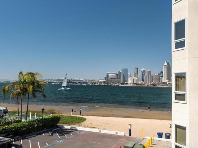 1099 1st Street, Coronado CA: https://media.crmls.org/mediaz/8aef980f-f3bf-4f37-8553-c08289bc0d2f.jpg