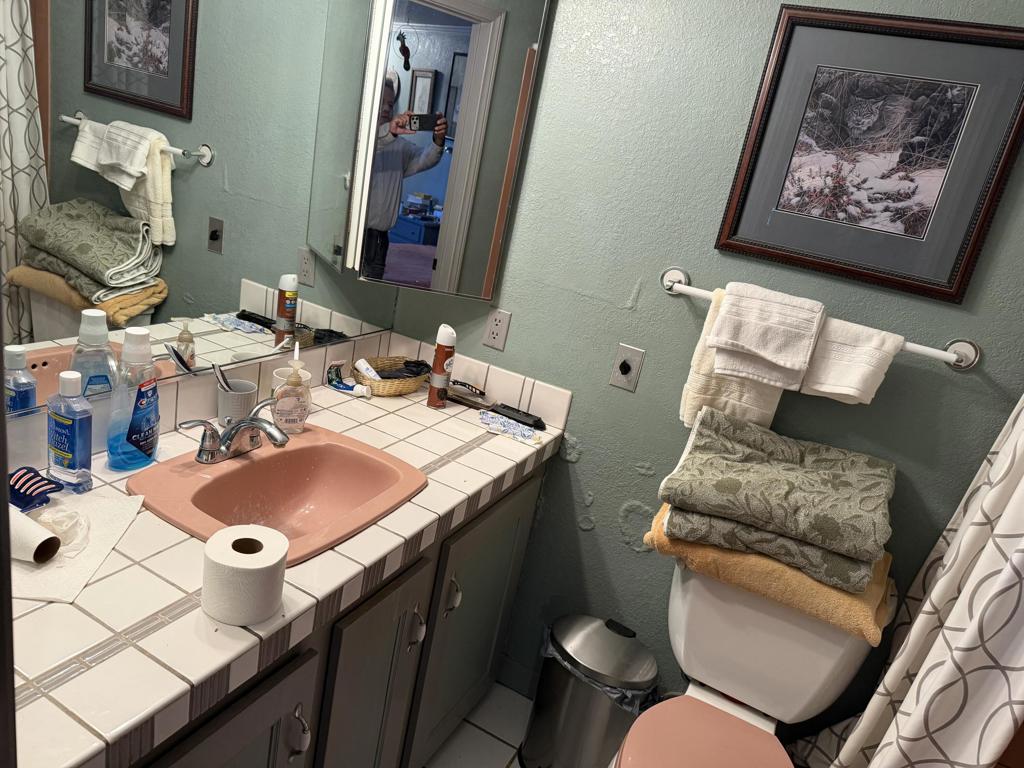 https://media.crmls.org/mediaz/8aeff7f8-67f5-4207-9c6b-75afb4eb706d.jpg?preset=X-Large