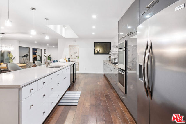 3235 Steven Drive, Encino CA: https://media.crmls.org/mediaz/8af0dcf4-a2a7-4613-bc48-fa20f2890cbc.jpg