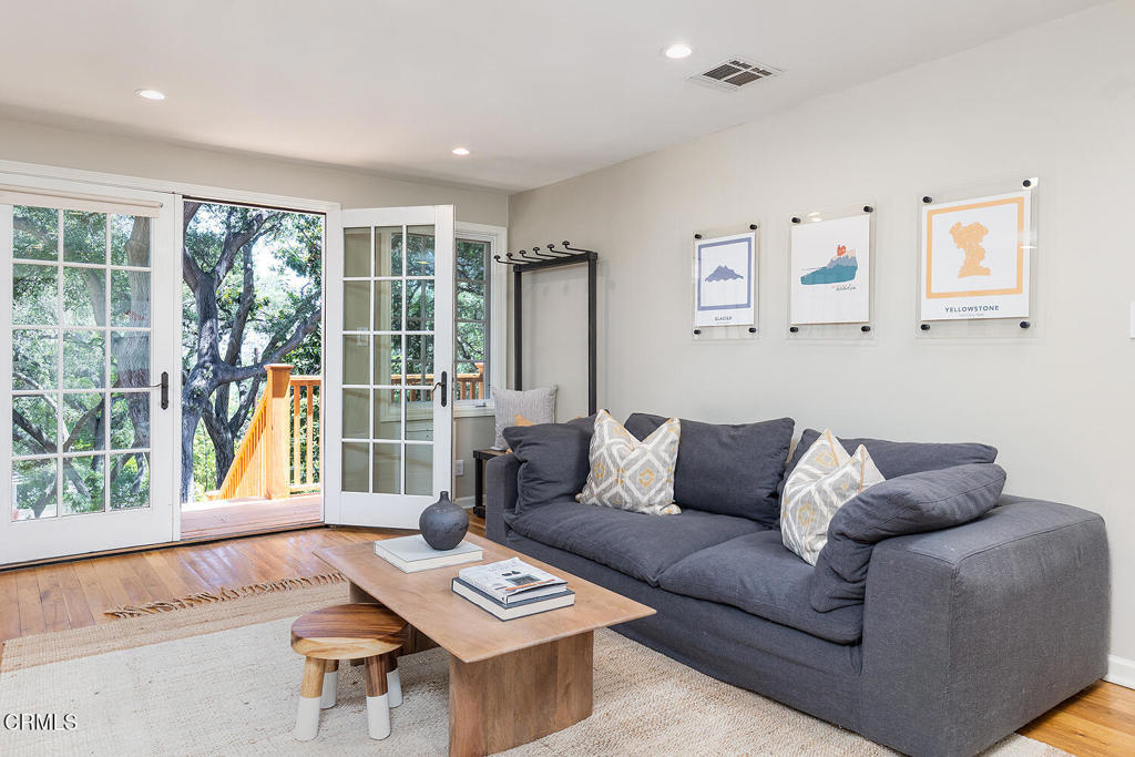 https://media.crmls.org/mediaz/8af19417-29f1-49b8-a4ab-974ff251d5e6.jpg?preset=X-Large