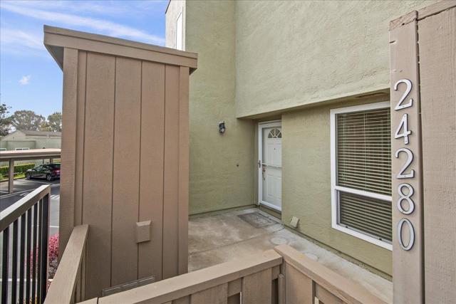 24280 Dover Lane, Hayward CA: https://media.crmls.org/mediaz/8af1e2e9-d2ec-47d7-9117-4fd56661250a.jpg