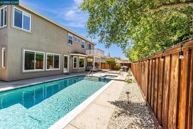 1039 Rolling Woods Way, Concord CA: https://media.crmls.org/mediaz/8af1f026-a7b2-4e22-b72a-26c99c26021e.jpg
