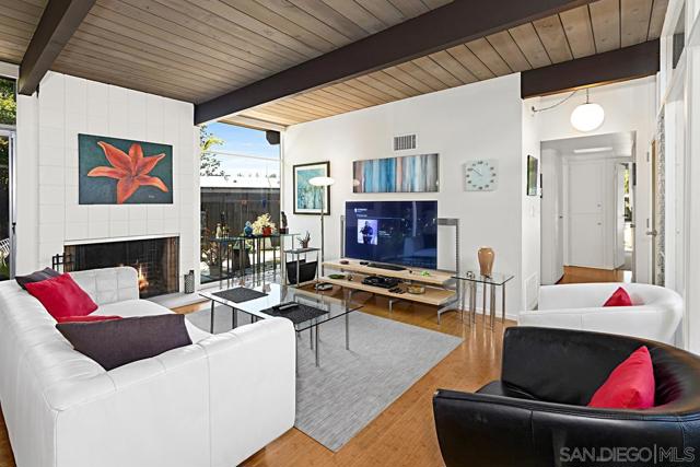 3455 Aldford Dr, San Diego CA: https://media.crmls.org/mediaz/8af21a57-65d2-469e-a891-e22e85cfcc51.jpg